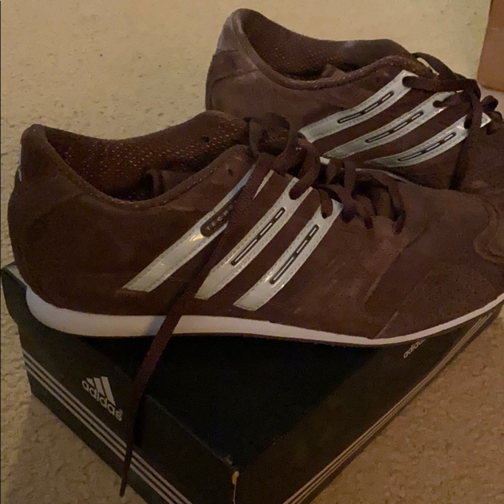 Women’s Adidas sneaker